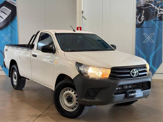 TOYOTA HILUX 2.8 D-4D TURBO DIESEL CS 4X4 MANUAL